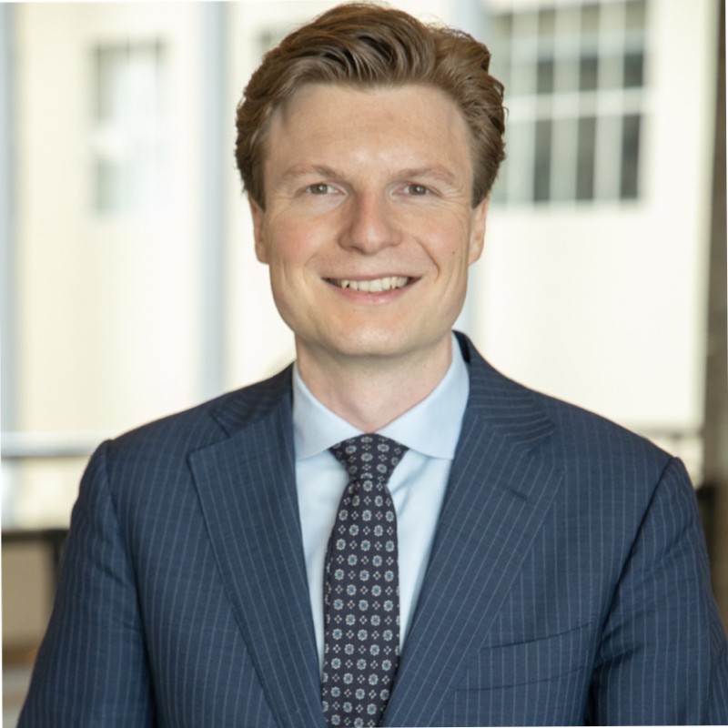 Uit een nieuwe prognose blijkt dat er dit jaar mogelijk 77.000 asielzoekers richting ons land komen. Wat moet het kabinet doen om een nieuw drama zoals in Ter Apel te voorkomen? Maandagochtend in Goedemorgen Nederland schuift Tweede Kamerlid voor de VVD <a href="/rubenbrekelmans/">Ruben Brekelmans</a> aan. #WNL