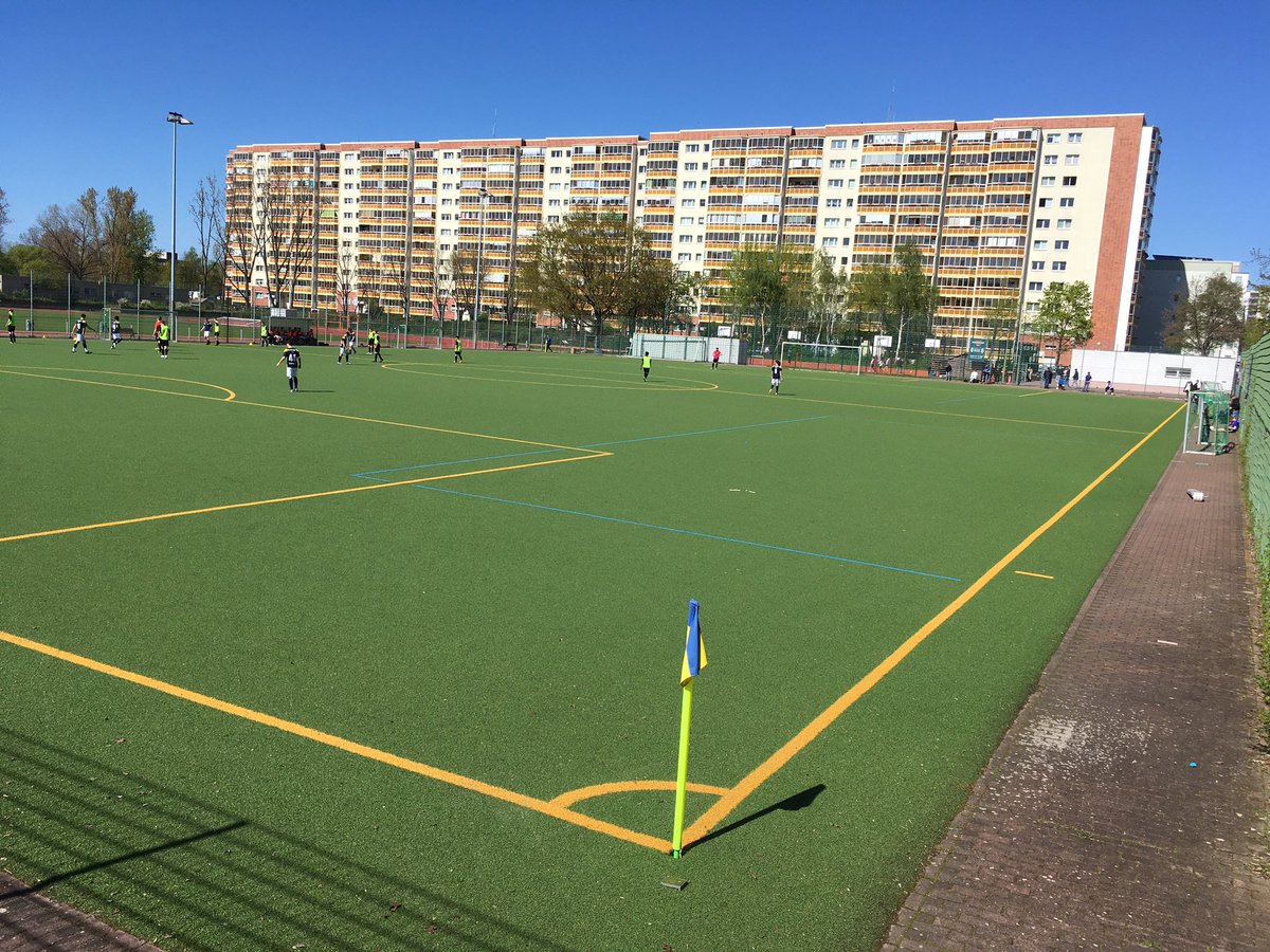 b_stroker's tweet photo. #supportlocalteam #fcnordostberlin vs. @berolinastralau #Ajunioren https://t.co/S38wwCIJUb