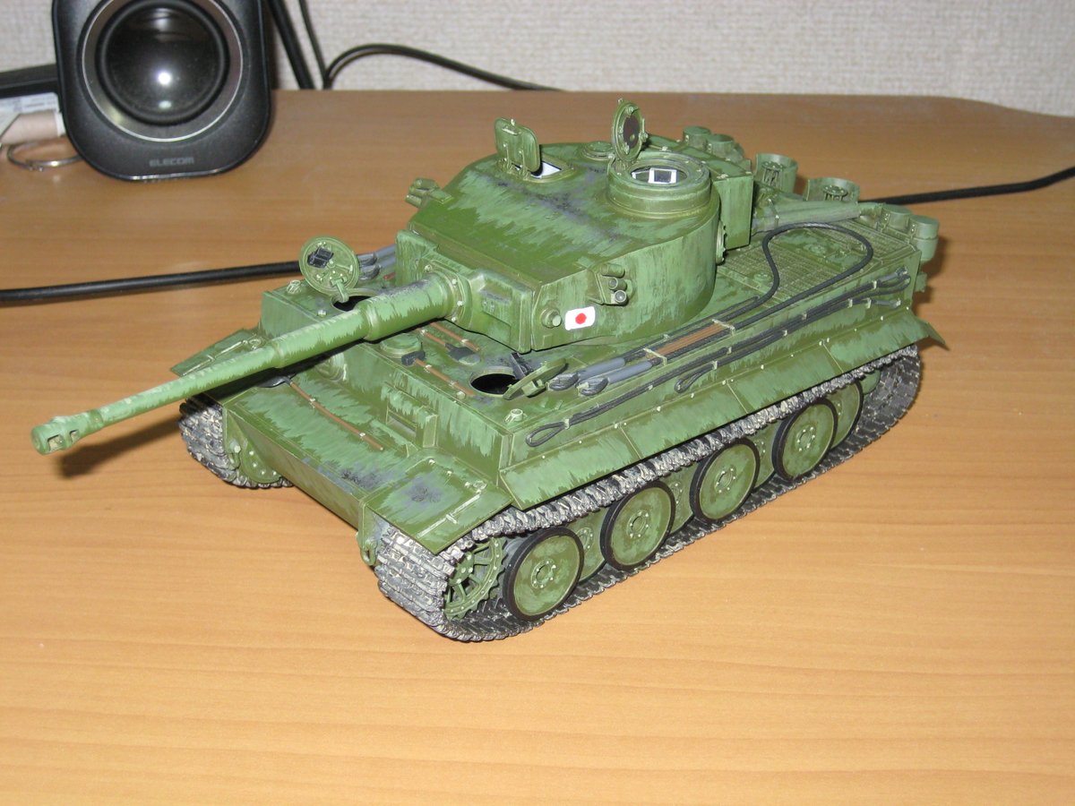 squeed_ormr's tweet photo. タミヤ 1/35 タイガーI 初期生産型
｢HT No. VI｣完成

作品名のとおりWoTの HT No. VI を参考にして作りました
寅年は終わってしまいましたが、もともと定めていた期限にはなんとか間に合いました
https://t.co/j3fjqj1rHM https://t.co/j3N6qMQJUO