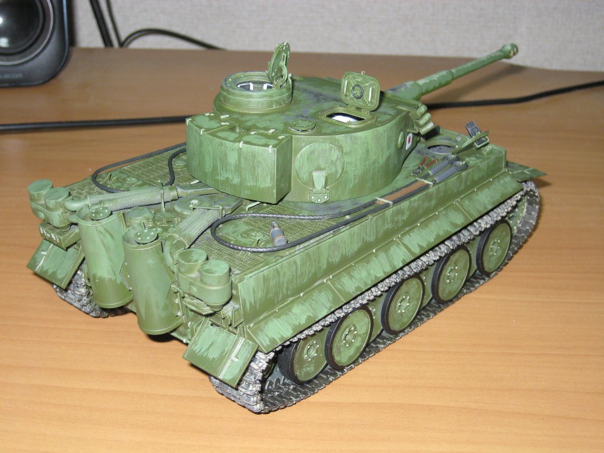 squeed_ormr's tweet photo. タミヤ 1/35 タイガーI 初期生産型
｢HT No. VI｣完成

作品名のとおりWoTの HT No. VI を参考にして作りました
寅年は終わってしまいましたが、もともと定めていた期限にはなんとか間に合いました
https://t.co/j3fjqj1rHM https://t.co/j3N6qMQJUO