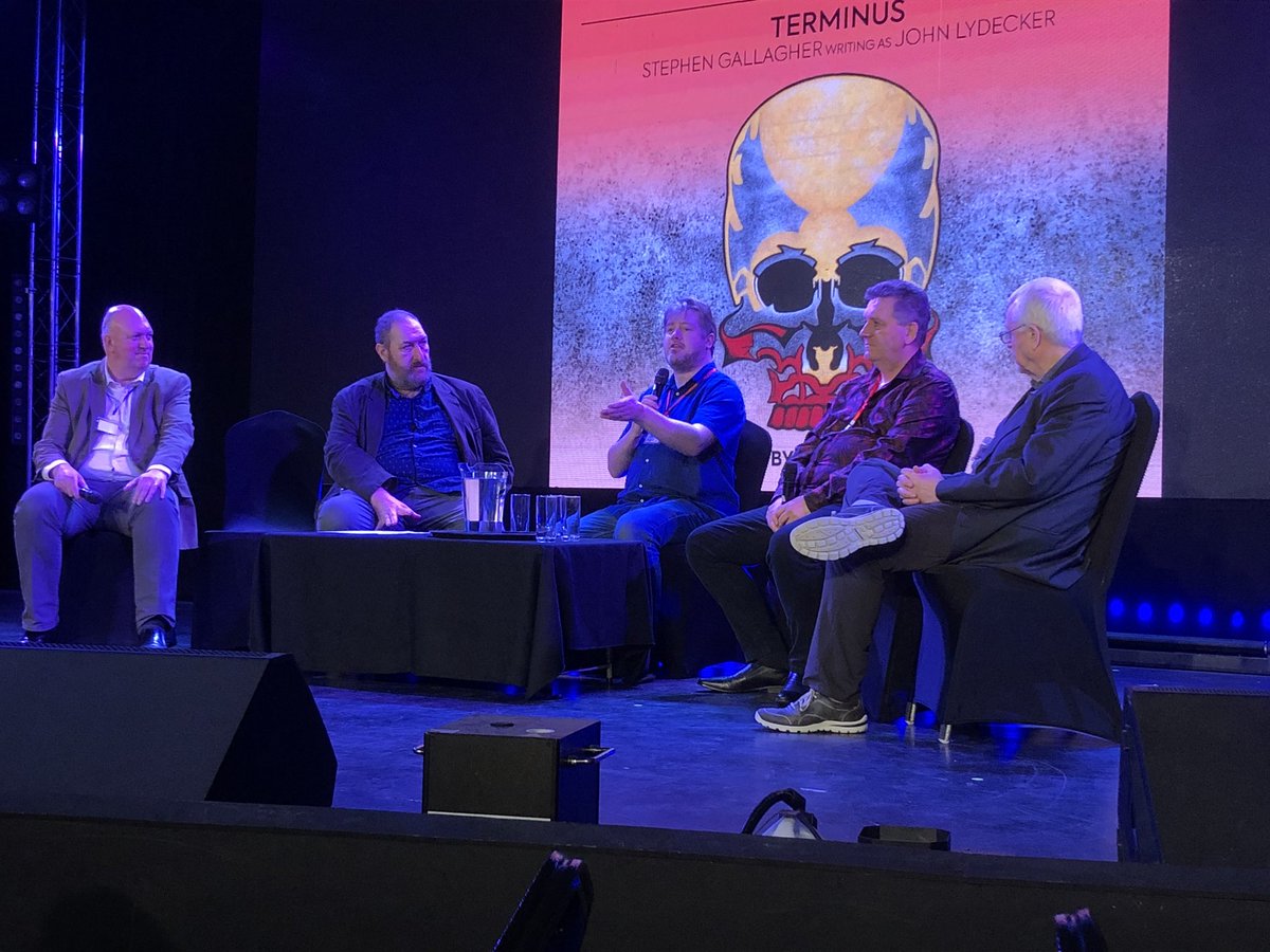 ProgtorWho's tweet photo. ‘Hey, mr Sound guy, how about turning the onstage monitors down to get rid of that feedback and it’ll make the talkers put the microphone nearer their mouths so we can actually hear them out front?” #DoctorWho #Soundproblems #invasionblackpool #commonsense #doyourjob #pethate https://t.co/BavR9pOacl