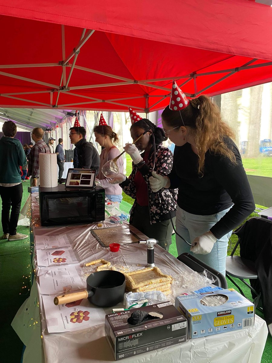 foodsci_mit's tweet photo. We had a blast participating in MIT's Community Day yesterday! Thank you to everyone who joined us to make honeycomb, shatter candy windows, and inflate sugar balloons 👩‍🔬 @MITevents https://t.co/qRkArobK1s