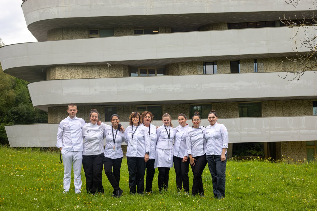 bculinary's tweet image. 🍰 LAS BASES DE LA PASTELERÍA - De la mano de la #pastrychef profesora Cristina Lirola los y las estudiantes del curso de ‘Bases de Pastelería y Repostería’ han podido ampliar sus conocimientos y técnicas en pastelería esencial #mybculinary #gastronomia #pasteleria