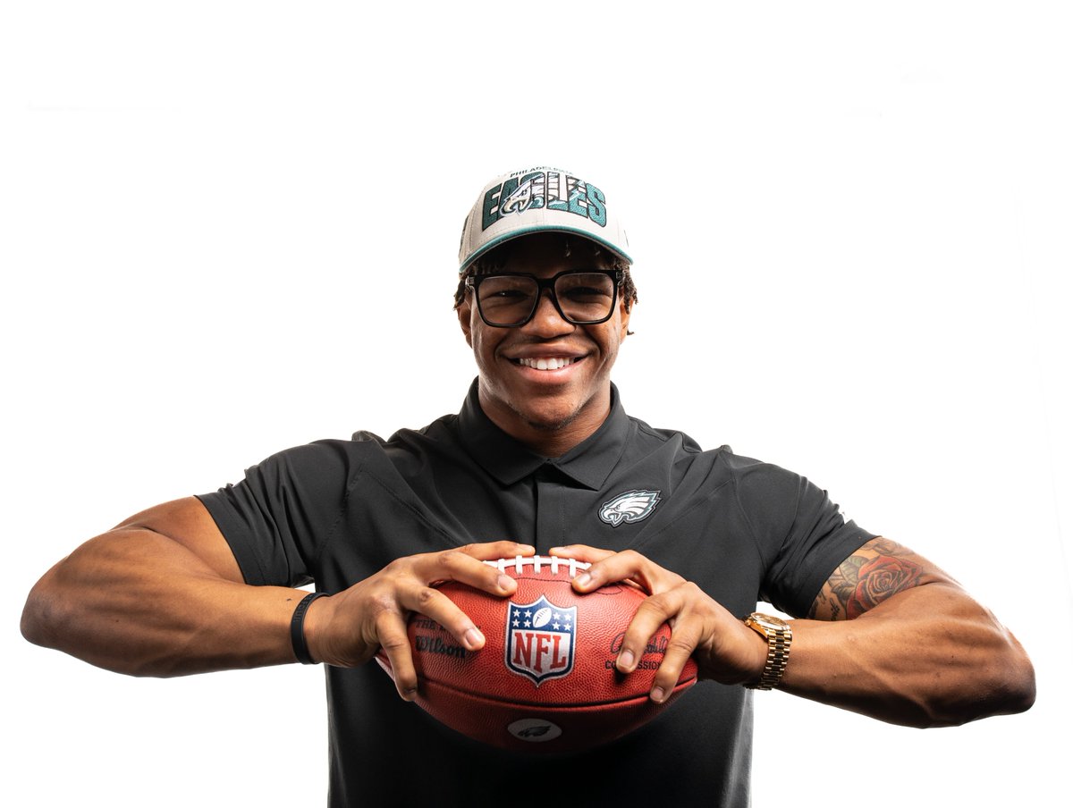 Eagles's tweet photo. School photo vibes

#FlyEaglesFly https://t.co/mR1qt2FUlR