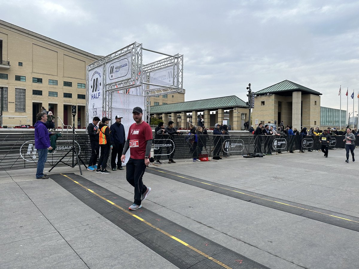 Chris_Fonseca3's tweet photo. Great morning running @MississaugaHalf as part of @gutstorun team! #10YRS Congrats to all!! Awesome to celebrate @citymississauga #CelebrationSquare Thanks to all the organizers, volunteers & sponsors cheering & supporting all runners!! #RunTheSauga @novonordisk @TimHortons https://t.co/dZ7fCdtO4c