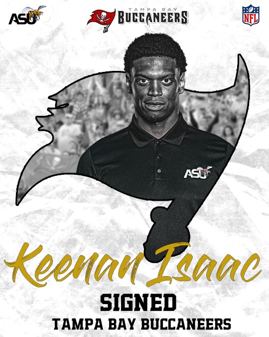 SIGNED ✍️ Congrats to our very own @KNI__4 On signing with the @Buccaneers #SWARMAS1 🐝