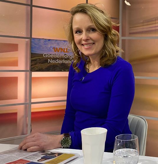 Het is maandag de Dag van de Arbeid, maar op sommige plekken in ons land legt men juist het werk neer, zoals bij Albert Heijn. Waarom zijn zoveel mensen ontevreden en wat moet er gebeuren voor werknemers blij zijn met hun werkweek? FD-journalist <a href="/Elfanie/">Elfanie toe Laer</a> schuift aan. #WNL