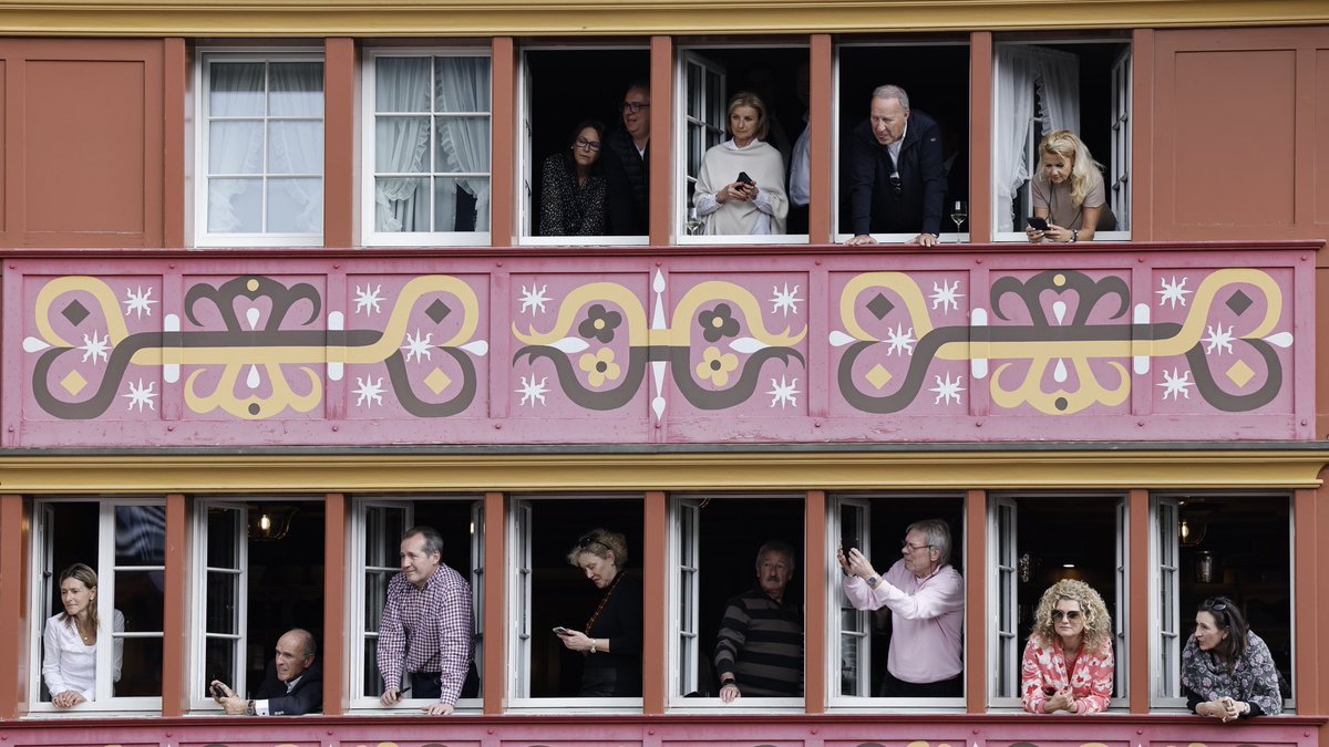 alain_berset's tweet image. In Botsuana 🇧🇼 war ich Gast bei einem #Kgotla, einer traditionellen Versammlung. Nun haben wir Präsident @OfficialMasisi an die #Landsgemeinde @kanton_ai eingeladen 🙋‍♀️🙋‍♂️ Spannend, wie demokratische Werte und Traditionen – anders und doch ähnlich – unsere Länder verbinden.