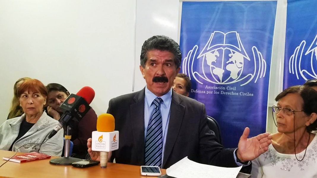 rnarvaezc's tweet photo. "La feroz hiperinflación y la trama de corrupción" son dos armas depredadoras contra los DDHH,condenaron al  80%de la población a las pobreza sin esperanza. Salarios y pensiones miserables solo alcanza para patas de pollo y  viceras ,eso es inhumano y Criminal.Poderosos,3comidas. https://t.co/uudnoZ5cA3