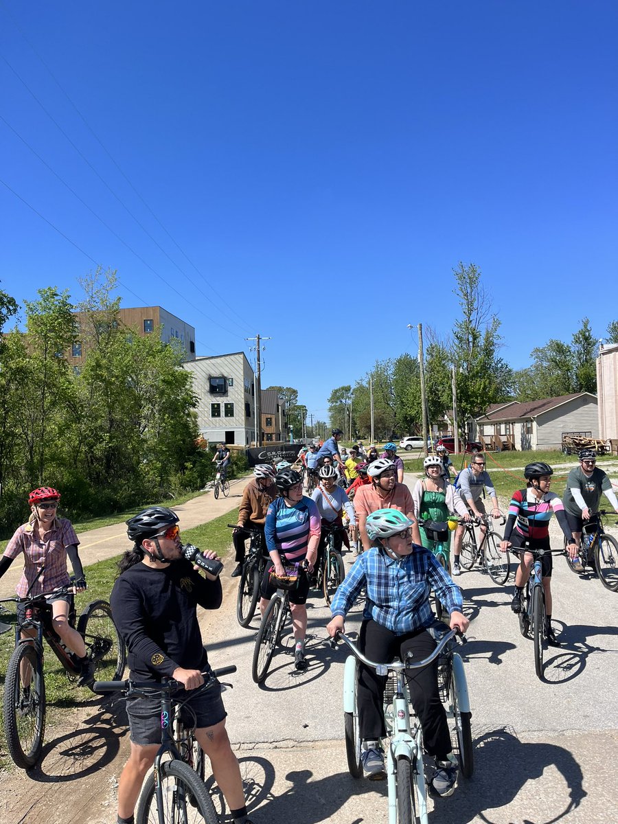 MarleyBlonsky's tweet photo. We had an All Bodies on Bikes ride in Bentonville yesterday with over 50 people - AND people on all sorts of bikes!!

Tall bikes, recumbents, tricycles, mountain bikes, 90s steel road bikes!  It was AMAZING!!! https://t.co/oco1MvLsxe