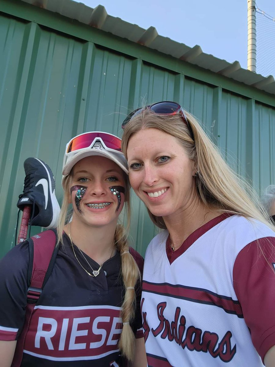 KyleighBenton15's tweet photo. First high school playoff game ✔️
No hitter ✔️
💣16 for @LandriPick ✔️
Support from the best fans✔️
Let's goooo @riesel_softball 
@lauren27summers https://t.co/kaxEScqyoe