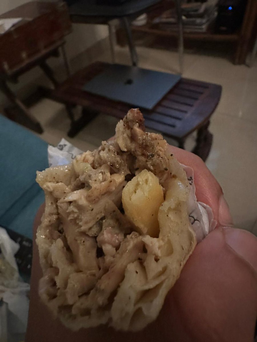 monikarshekar's tweet photo. @Swiggy I asked for whole meat shawarma but got a normal shawarma and when complained. I was not given a proper reply.  
I would like to know if this is how you are going to treat your customers. https://t.co/Nt0Rf5f2cI
