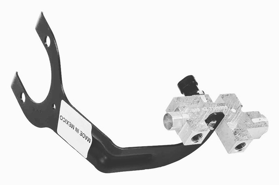 HalfWitLabs's tweet image. After fighting with the brakes on Papaw, finally got them to work. The proportioning valve was the culprit (shown in pic). Also, poorly flared lines and bad fittings from a company I will be nice enough NOT to name. #thepapawtruck #brakeissues #junkparts #helpmebabyjesus