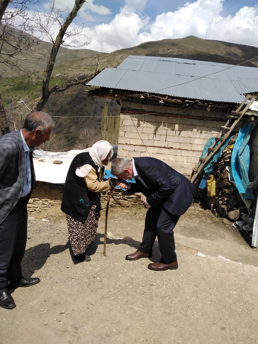 Yüzünü asma keder ile anam,
yiğitler bitmez bizde.. ♥️