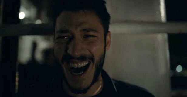 dreamsoullll's tweet photo. boşandılar mı? yüzük yeni yoksa eski? mahkemede neden bütün aile toplandı?  Tarık orada ne alaka? Pelin? artık dayanamıyorum 🫠🫠🫠🫠
#YaliCapkini https://t.co/CgFeaZTWVN