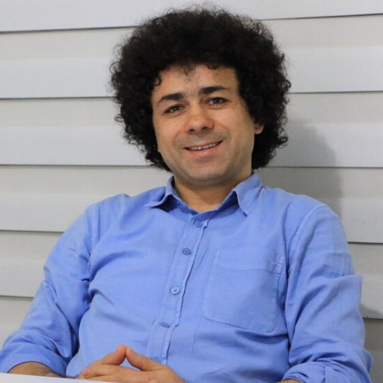 Gözaltında bulunan gazeteci #SedatYılmaz: Bir polis kafama tekme attı, işitme kaybı yaşıyorum. Şiddetli ağrılarım var