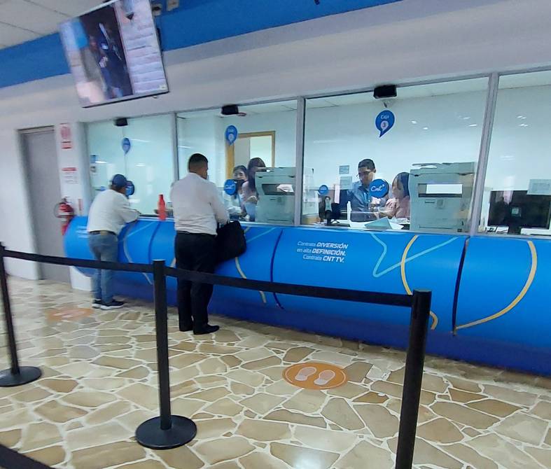 eluniversocom's tweet photo. ‘Nunca he sido cliente, jamás he pisado CNT y me sale que tengo deuda’: ciudadanos se quejan de servicios que dicen no haber solicitado ► https://t.co/ppisHhcAwP https://t.co/JdgnY3IWeT