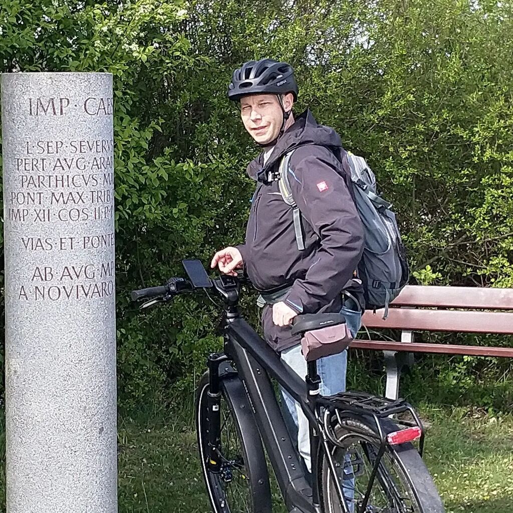 Testfahrt zum römischen Meilenstein. Mit Handy Navigation und Strom aus dem Bosch eBike. Mehr zur USB Ladeelektronik heute Abend im YouTube Video #gpsradler #testfahrt #bosch #locusmap instagr.am/p/CrqagvCMieu/