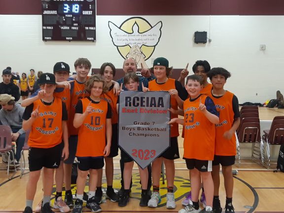 Big congratulations to the <a href="/SJArnprior/">St. Joseph's Catholic School</a>  grade 7 boys basketball team for capturing the RCEIAA East banner last week! 🏆🏀👏#Champions