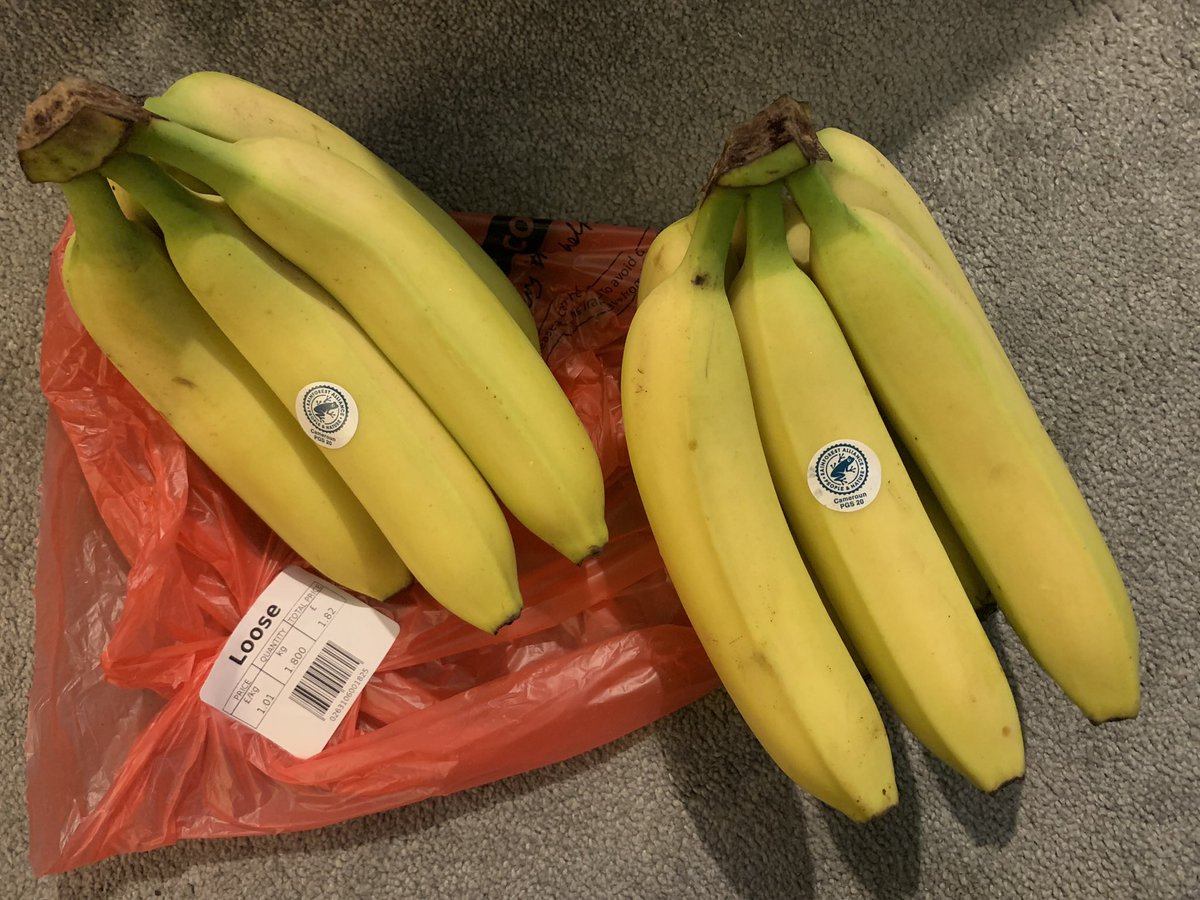 evenstar84's tweet photo. @Tesco I ordered 3 banana, just 3 so why did I receive 11?! We won’t eat this many, so frustrating as I really did not want to spend £1.82 on bananas https://t.co/zzvPcAMnGH