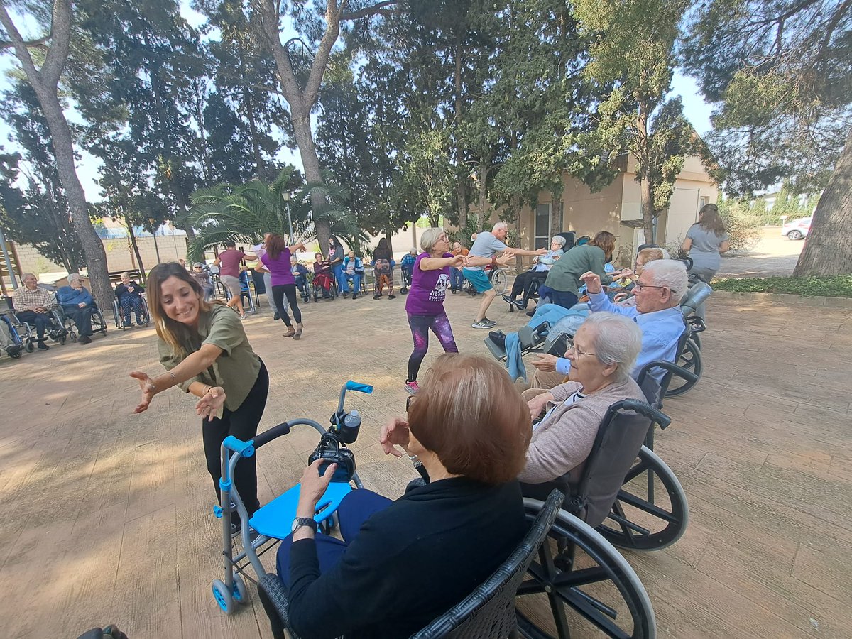ResidenciaSAB's tweet photo. Gracias a la ASOCIACIÓN CULTURAL DEPORTIVA SAN ANTONIO DE BENAGÉBER que han querido compartir con las personas residentes su arte y a la ASOCIACIÓN DE BIODANZA DE VALENCIA por colaborar en las actividades de este mes.
#nostresllarstransformacióndelmodelodecuidados https://t.co/KRqrvR0r2b