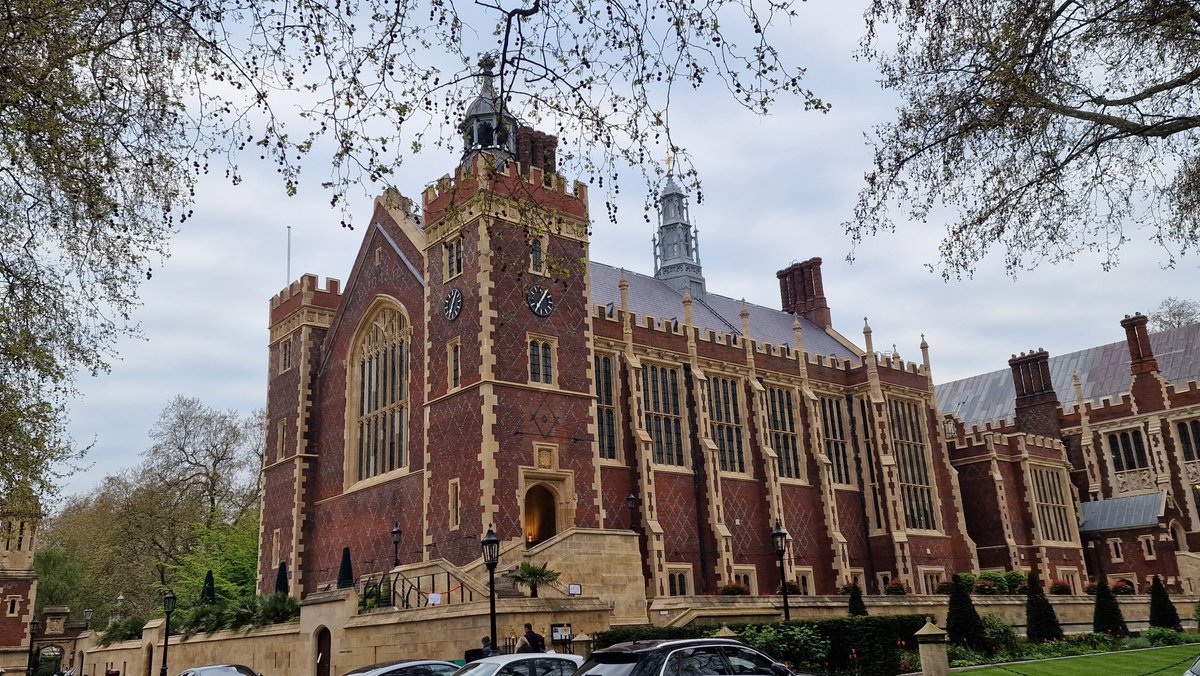 londonvisited's tweet photo. It's like a completely different world in the centre of London, Lincolns Inn....

#londonunknown #londonhistory #londonviews🤩 #secretlondon #londonwalks👣 #londontour #londonforfamilies #london🇬🇧 #londonvisited #londonforfree #londononabudget #lincolnsinn https://t.co/868tt2dvDV