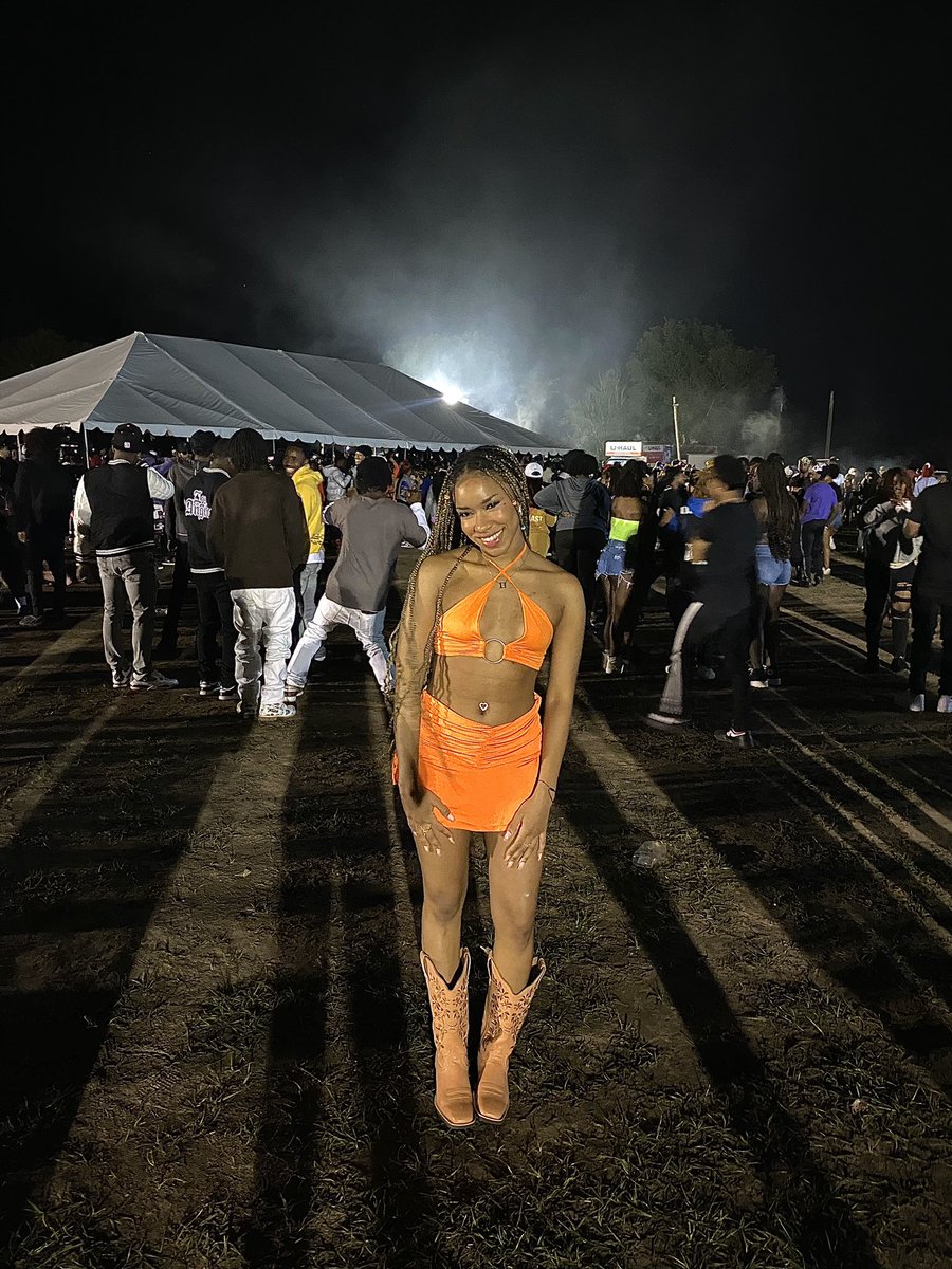 shelbzs_1's tweet photo. #UnderTheInfluence3 https://t.co/kFmbv9feSl