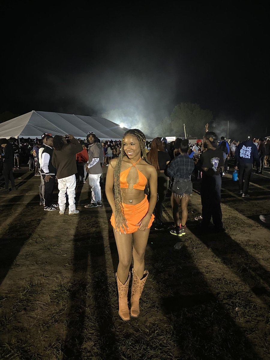 shelbzs_1's tweet photo. #UnderTheInfluence3 https://t.co/kFmbv9feSl