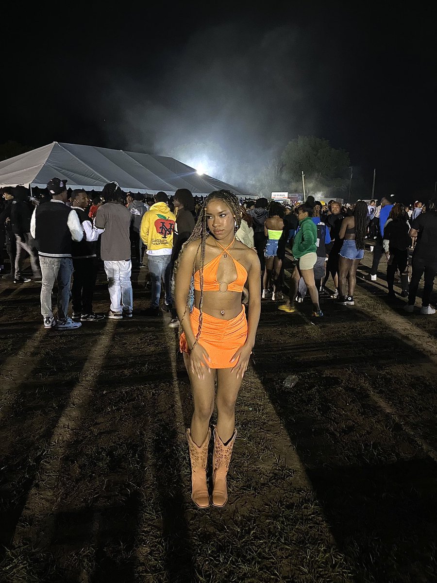 shelbzs_1's tweet photo. #UnderTheInfluence3 https://t.co/kFmbv9feSl