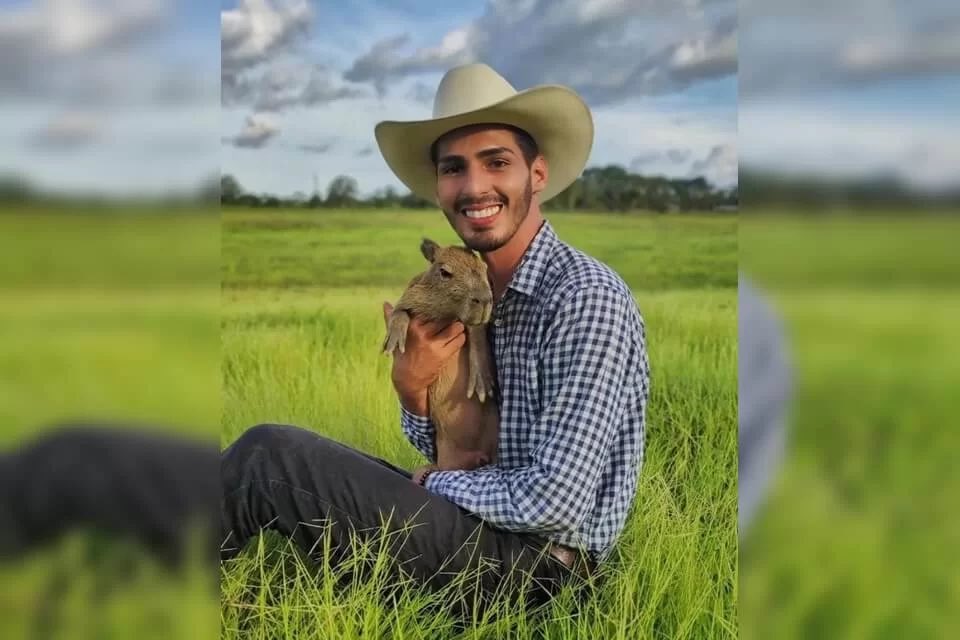 A Filó foi devolvida! ❤️ 

Na decisão, o juiz disse o seguinte: “Não é a Filó que mora na casa do Agenor. É o autor que vive na floresta, como ocorre com outros milhares de ribeirinhos na Amazônia, realidade muito difícil de ser imaginada por moradores de outras localidades