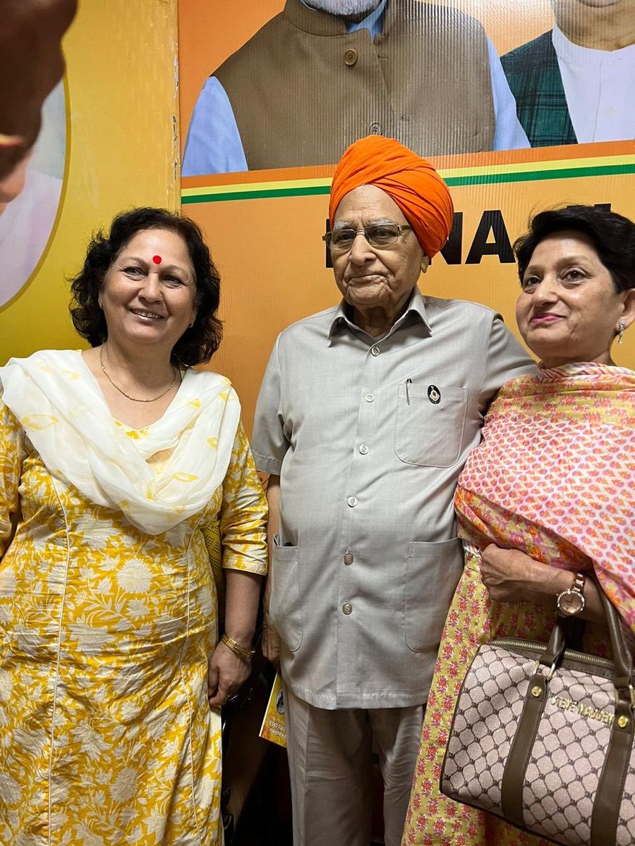 Super_Subir's tweet photo. ⁦@rita_kotwal21⁩ Looking good mother! https://t.co/BZEUC4EIEy