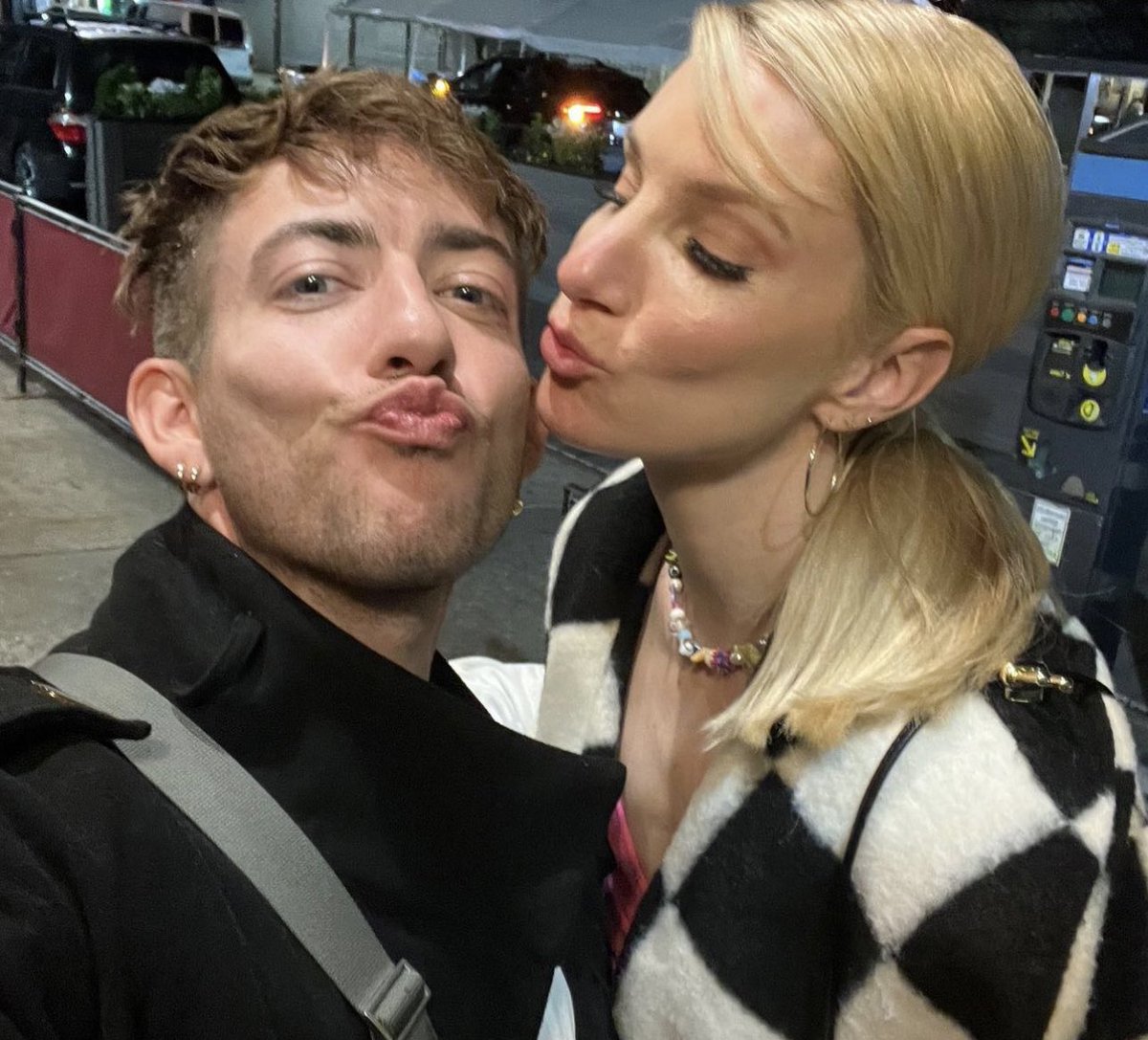 kgleeb's tweet photo. the glee cast are all in nyc and suddenly life is a season 5 episode https://t.co/JsSuY7Czrm