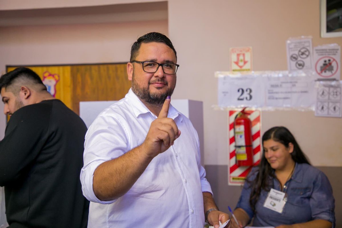 RodrigoRiosPY's tweet photo. ¡Mi voto es por un mejor Alto Paraná para todos!

Salí a votar con tu familia y mejoremos juntos nuestro Departamento. #Lista1 #Opción2 #RodrigoRiosCoronelConcejal https://t.co/5tB08J71yZ