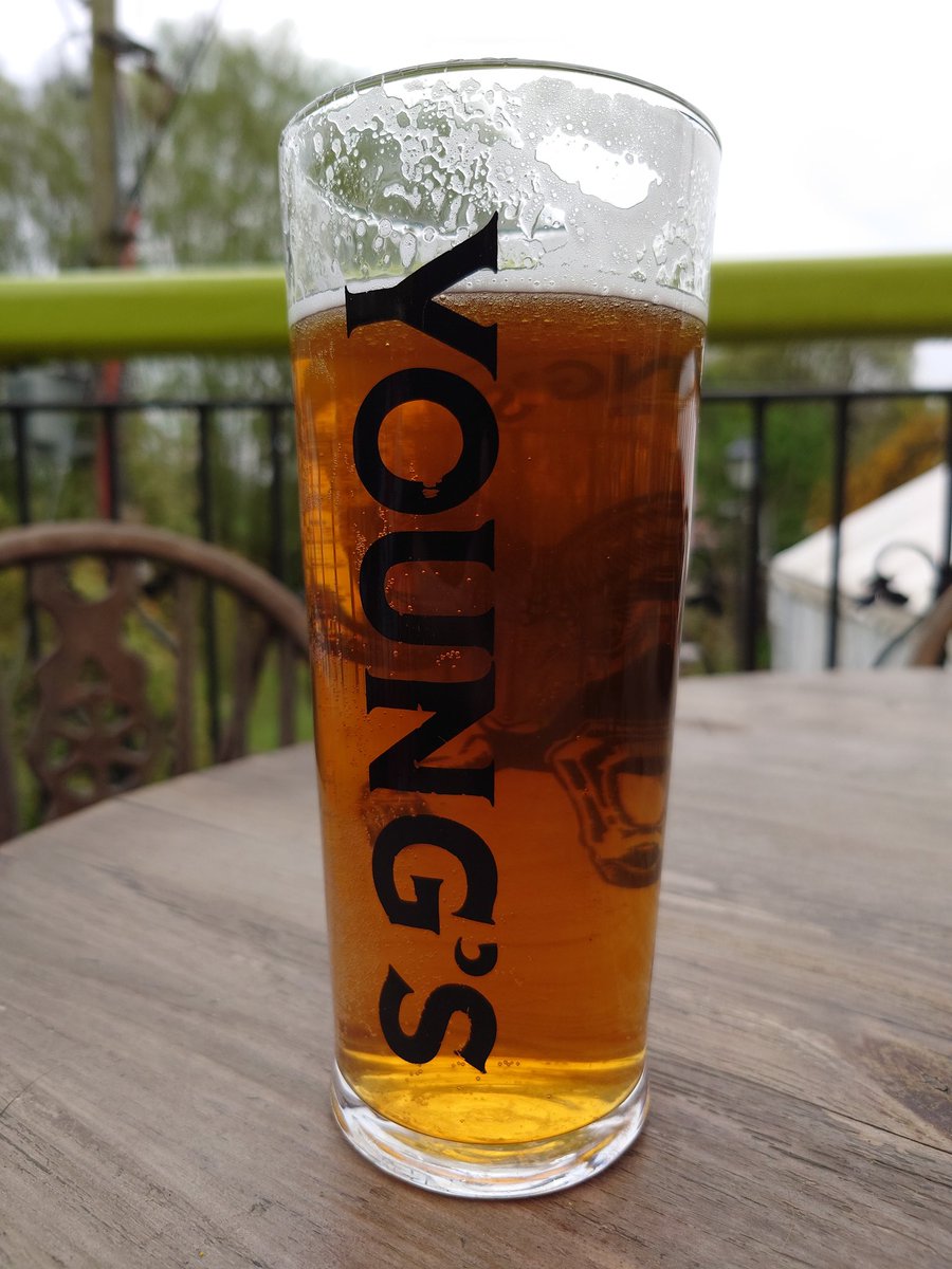dpgregory's tweet photo. Twenty second beer on the @ReadingCAMRA ale trail @ the Flowing Spring. @palmersbrewery Dorset Gold https://t.co/SfZ8IzhFDF
