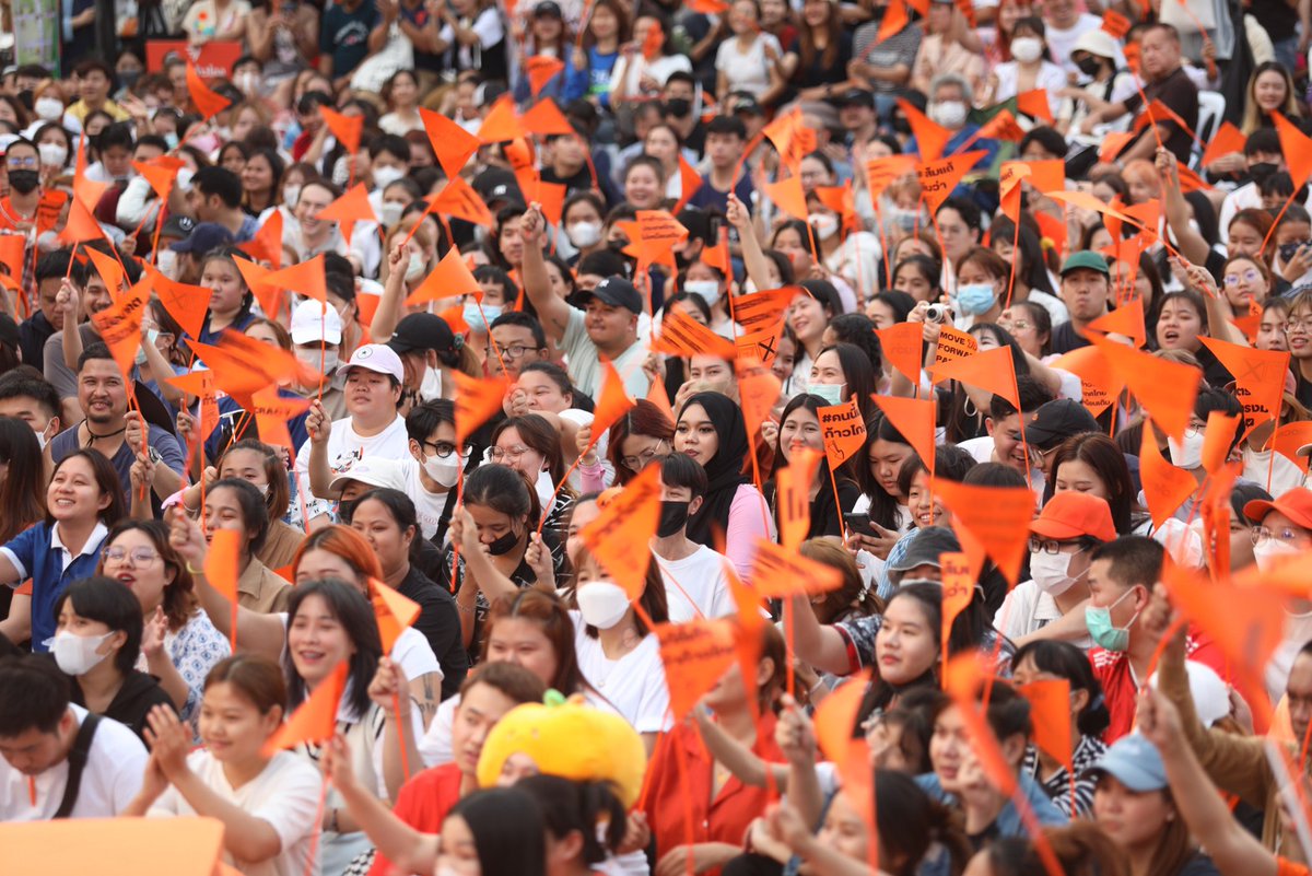 เชียงใหม่ลานสามกษัตริย์แตกผ! คนฟังก้าวไกลล้นจรดค่ำซ้ำสามย่าน-ภูเก็ต ‘พิธา’ ประกาศก้าวไกล 'ชัดและพร้อม' ย้ำมีเราไม่มีลุง เปลี่ยนแปลงเพื่อคนไทยทั้งประเทศ 'ช่อ' ลั่นเลือกก้าวไกลเพื่อยืนหยัดพรรคที่ทำงานรับใช้ประชาชน  ไม่ต้องเกรงใจนายทุนพรรค เกรงใจแค่ประชาชน #ก้าวไกล #เลือกตั้ง66