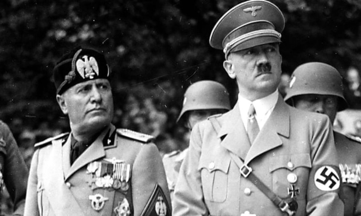 NaimBaburoglu's tweet photo. 30 Nisan 1945, Hitler'in intiharı...
Rus ordusu, Berlin’dedir. Hitler, teslim olmayı reddeder. 30 Nisan 1945 saat 13:10. Hitler, yeni evlendiği Eva Braun ile sığınağındaki toplantı salonuna gelir. Çalışma arkadaşlarının ellerini tek tek sıkarak onlara veda eder.
Hitler ve Eva Braun, veda ettikten sonra odalarına çekilirler. Odadan bir silah sesi duyulur. Hitler’in odasına koşanlar, Hitler’i ağzına kurşun sıkılmış olarak bulurlar. Yanında Eva Braun’un cesedi vardı. O da siyanür içerek intihar etmişti. Hitler’in ve Eva’nın cesetleri, sığınak dışına bahçeye çıkarılır. 30 Nisan 1945 Pazartesi günü; bulunan 80 litre benzinle, Rus bombaları altında ikisinin cesetleri yakılır. 
Bir gün sonra, 1 Mayıs 1945... 
Propaganda Bakanı Goebbels’in eşinin isteği üzerine bir doktor, 6 çocuğuna morfin enjekte eder. Sonra siyanürle çocukların yaşamına son verir. Öldürdükleri öz çocukları; 5, 6, 7, 8, 10 ve 13 yaşlarındaydı. Kısa süre sonra, Goebbels ve eşi bahçeye çıkarlar. Emir eri, Goebbels’in verdiği emir üzerine tabancayla onları öldürür. Goebbels’in yaveri, verdiği sözü yerine getirir ve önceden hazırlanan benzinle cesetleri yakılır.
Böylece, hem Nazi İmparatorluğu hem de Hitler efsanesi hayata veda etmişti.
Hitler'den sonra seçilen Almanya Şansölyesi Conrad Adenaur, şöyle der:
“Umarım bir daha İsa bile gelse, tüm yetkiyi tek kişiye verecek kadar aptal olmayız.”