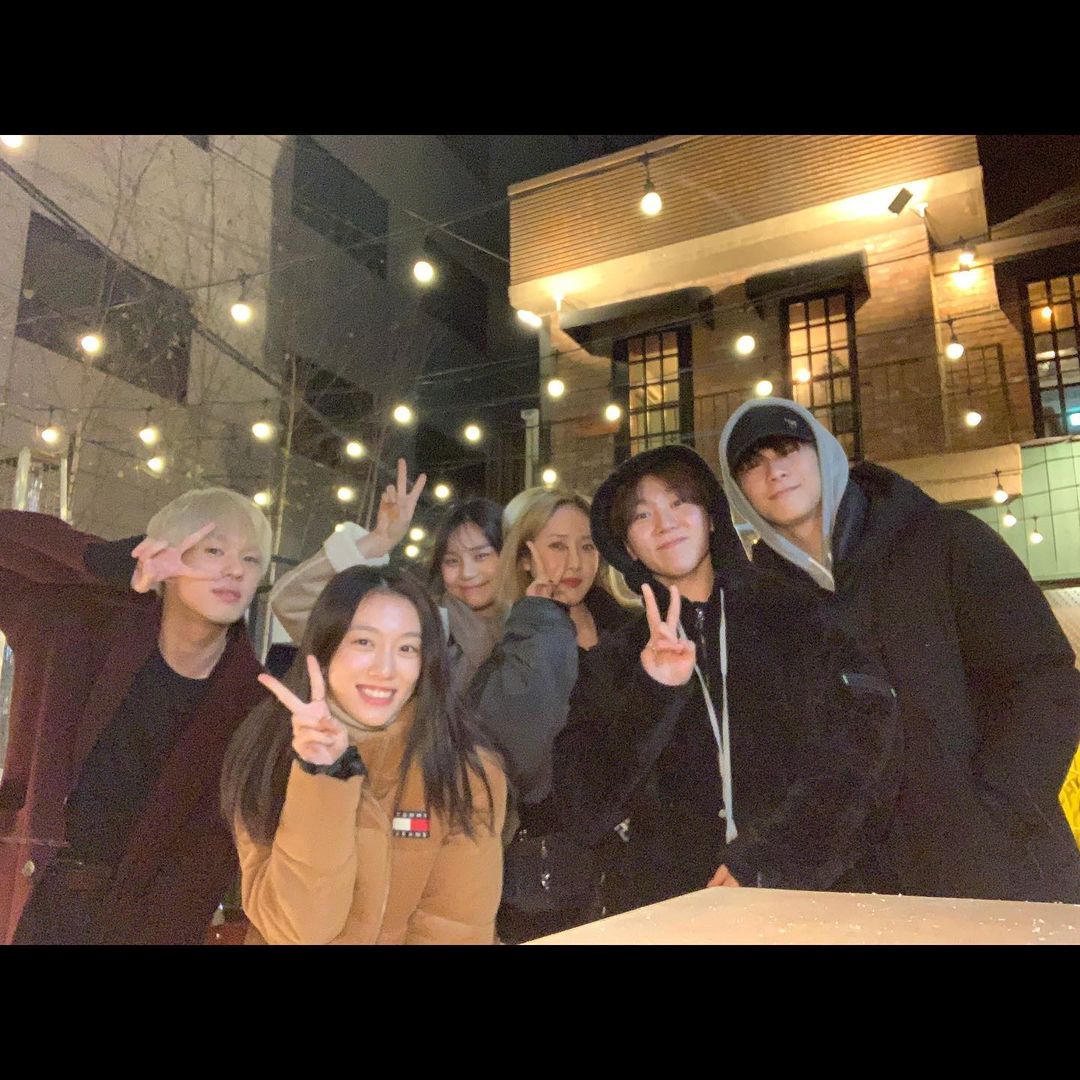 offclASTROid's tweet photo. [PIC] 230430 VIVIZ Umji Instagram Post with Moonbin (1/3)🥺

https://t.co/0Vj4g0nlKN
#ASTRO #아스트로 #MOONBIN #문빈 @offclASTRO https://t.co/7zTpQiwKif