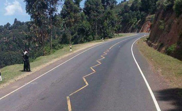 Asmali77's tweet photo. Wale walienda driving school niko na swali

Hii line humaanisha nini?

#DriveSafeSaveLives #PunguzaKasi https://t.co/IcYPQ6tqiQ