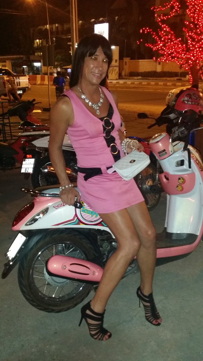 AndreaMoreau11's tweet photo. Mehr von den Ferien mit Daddy. Abends Ausgang im Nuttenfummel, Daddy meinte alle Männer sollen sehen, dass ich eine fickbare Nutte bin. #fucktoy #cocklover #cumbucket #cockwhore #femboy #GaySissy #Sissy #cockpleaser #cockslut #betaboi #Nutte #betaboi #Feriennutte #Schwuchtel https://t.co/uedO5nQ32K