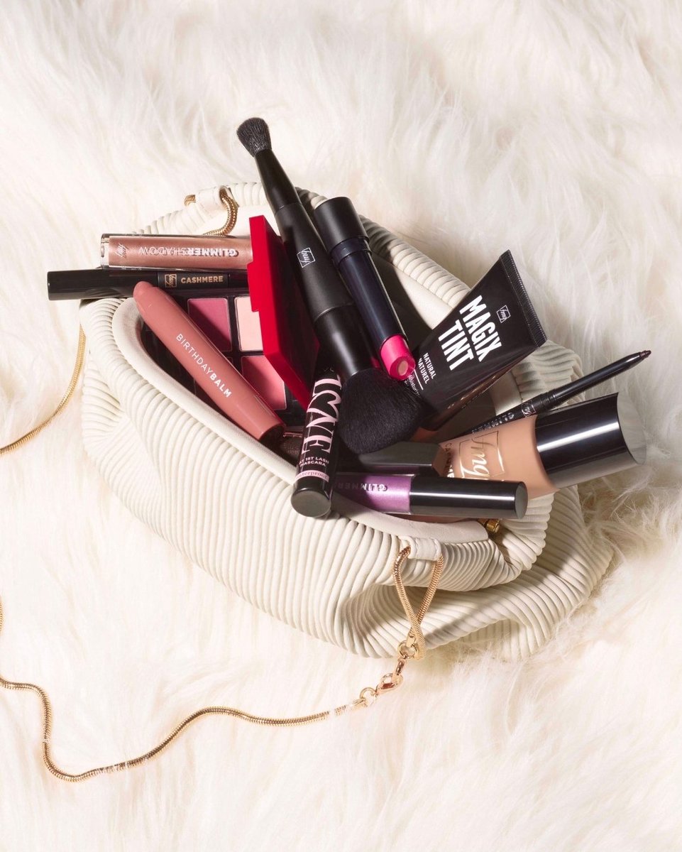 JenZellner23's tweet photo. Yes, Avon is still around! Looking for Skin So Soft? Summer Favorites?  New colors to try on your upcoming trips? I've got you! #notyourgrandmasavon

https://t.co/2F9pzrhWlb https://t.co/xrq9TGAFsW