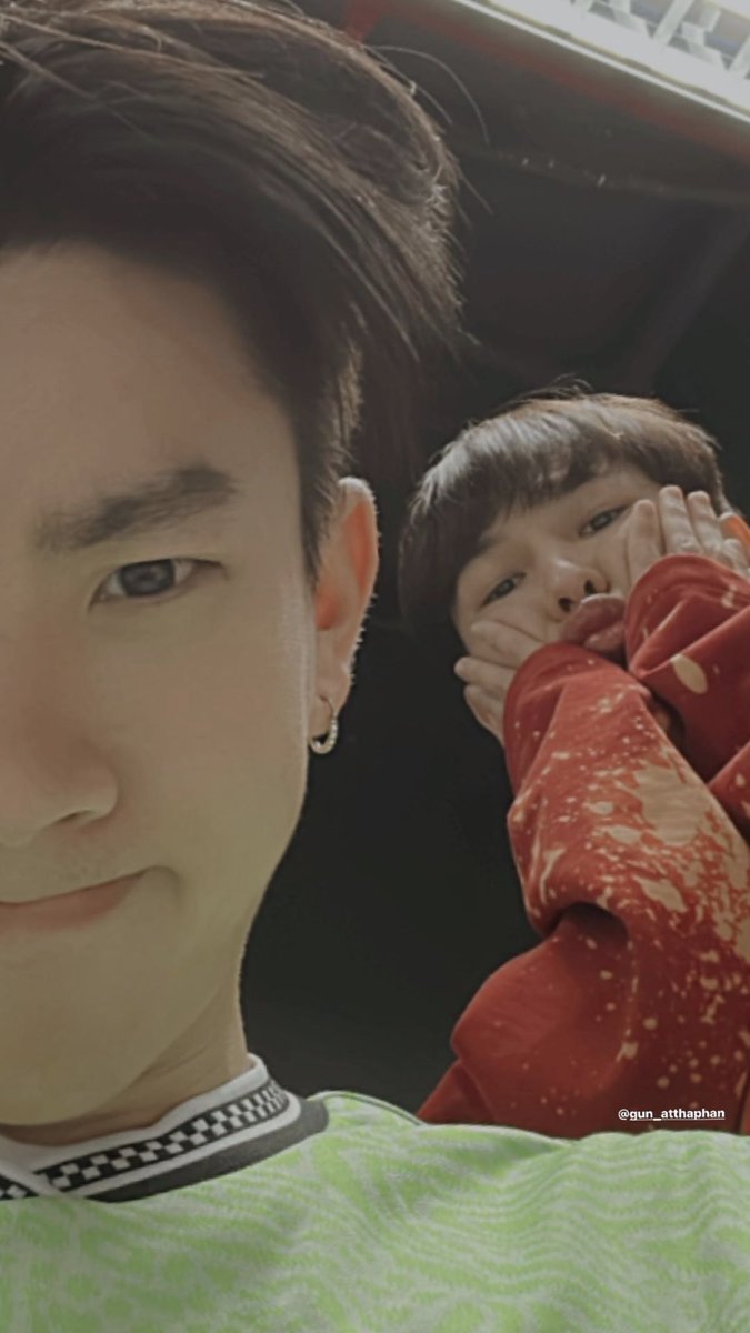 offguning's tweet photo. PLEATHE 😭😭😭 https://t.co/nqz0eE9auD