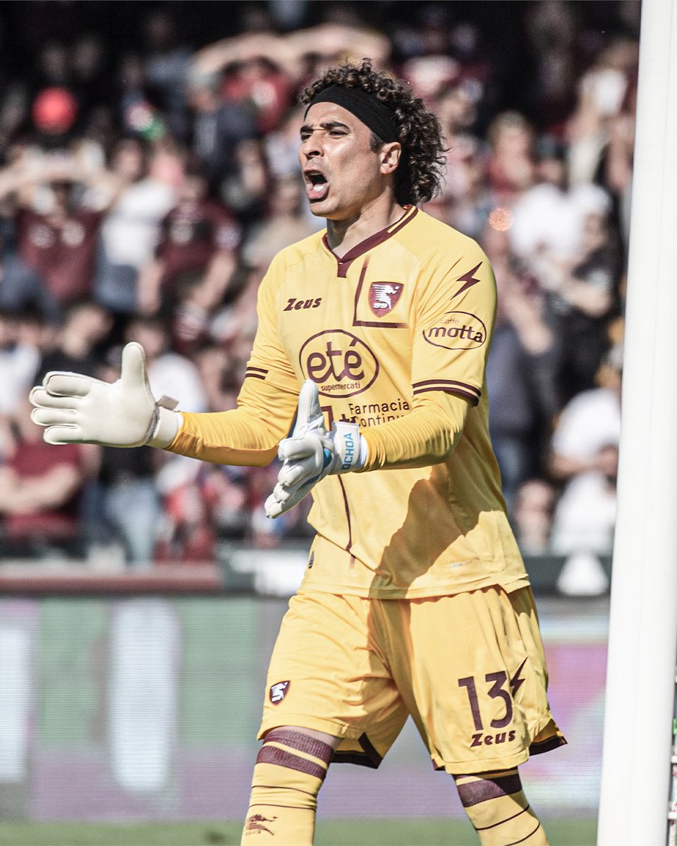 ESPNFC's tweet photo. Guillermo Ochoa's Salernitana just walked into Naples and prevented Napoli from winning their first Serie A title in 33 years 😮

Unreal! https://t.co/MEkMO1BSGG