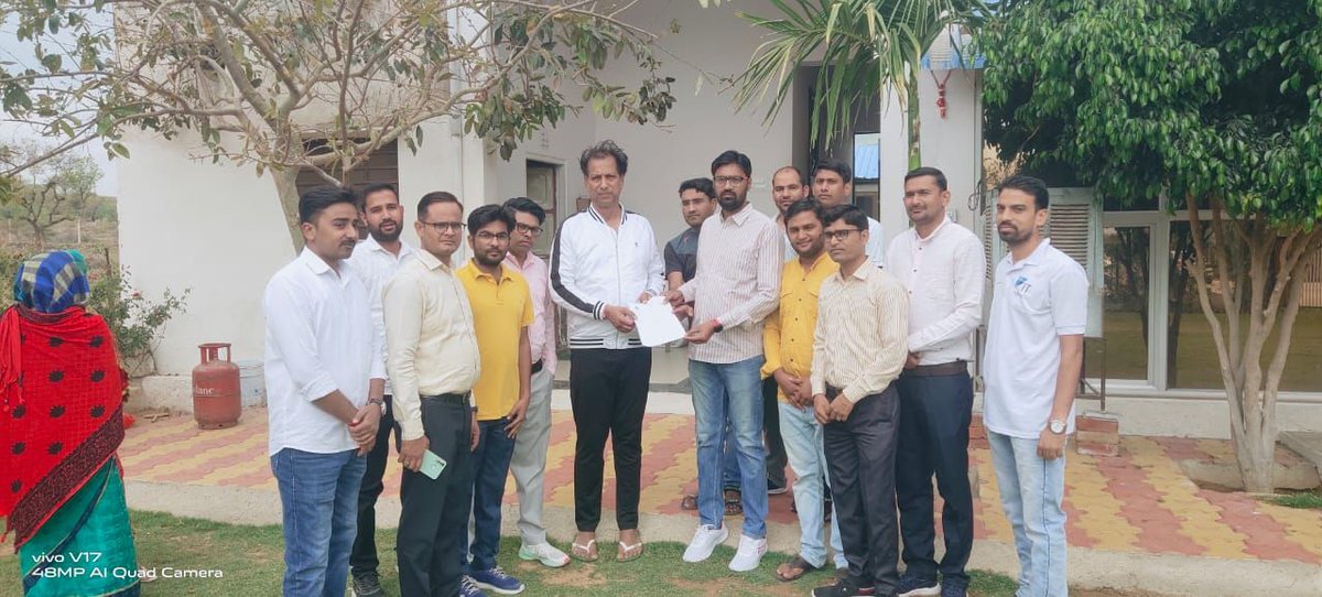 राजस्थान अधीनस्थ कंप्यूटर कर्मचारी संघ इकाई झुंझुनू द्वारा आज मुख्यमंत्री महोदय के नाम सैनिक कल्याण एवं पंचायती राज मंत्री श्रीमान राजेंद्र सिंह जी गुढा को यूनियन की मांगों के संबंध में ज्ञापन दिया गया
<a href="/RajendraGudha/">Rajendra Singh Gudha</a>
<a href="/RajCMO/">CMO Rajasthan</a> 
<a href="/JhalkoJjn/">Jhalko Jhunjhunu</a> 
<a href="/zeerajasthan_/">ZEE Rajasthan</a> 
<a href="/1stIndiaNews/">First India News</a>