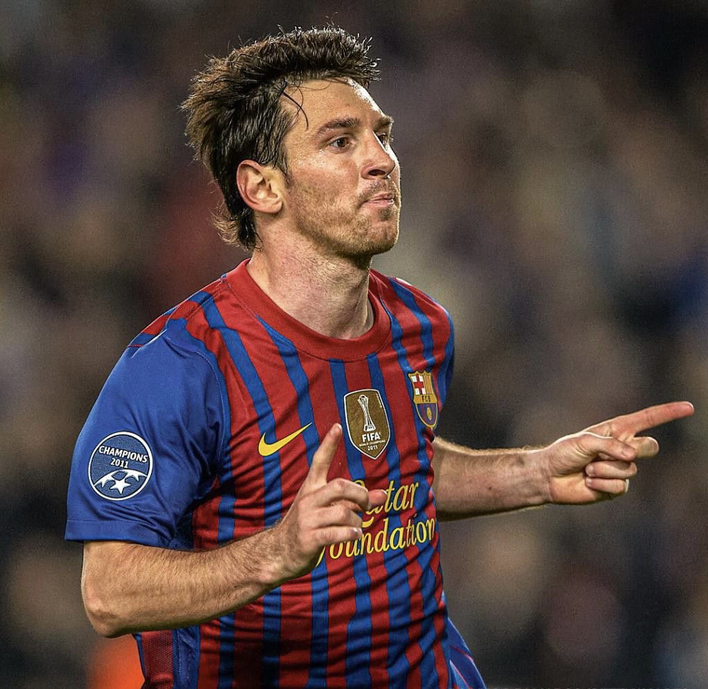 Haaland lleva en la presente temporada 34 goles y brindó 7 asistencias por liga.
Lionel Messi en la temporada 2011 metió 50 goles y brindó 16 asistencias por liga.

Moraleja: cada vez que compares a cualquier futbolista con el mejor de todos los tiempos siempre saldrá perdiendo…