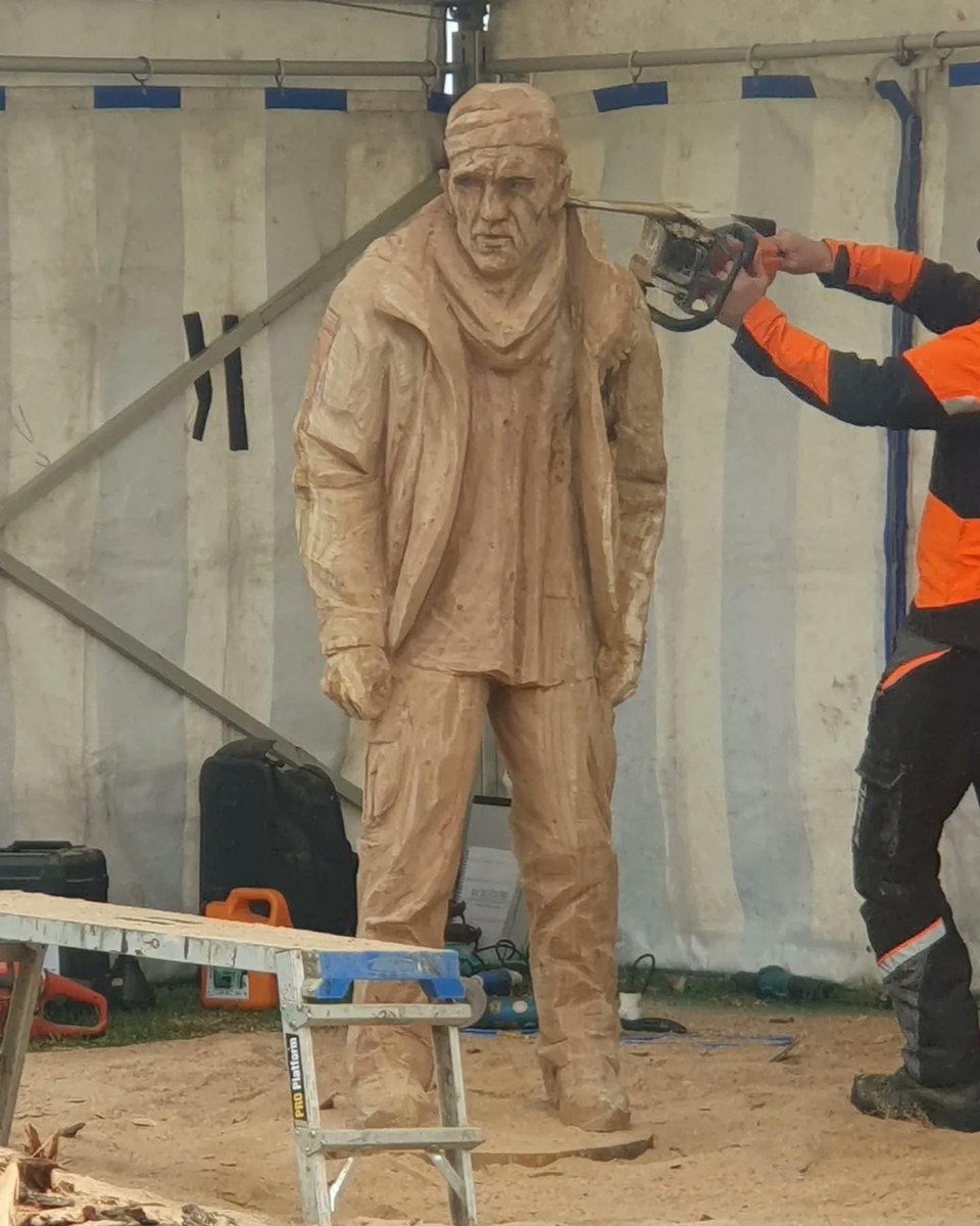 Incredible chainsaw carving by a Ukrainian carver at #sandringhamwoodandfoodfair today