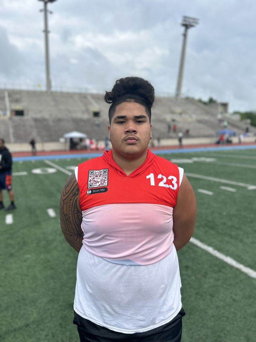 Compete24_'s tweet photo. 2024 OL @K_Samuela94 at @DynastyUrec exposure camp! Picking up some D1 interest. A player to know heading into the season! #radar https://t.co/hyjBieE3cV