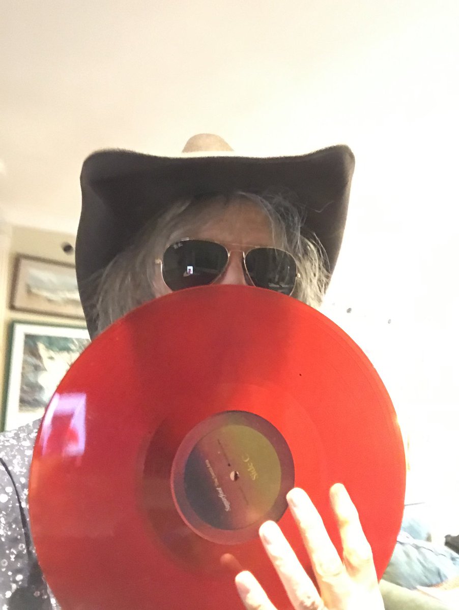 My vinyl copy of Sugarfoot's double album The Santa Ana arrived. Title track takes up all of side 4 and is fab. Whole album beautiful. #Americana #CosmicAmericanMusic