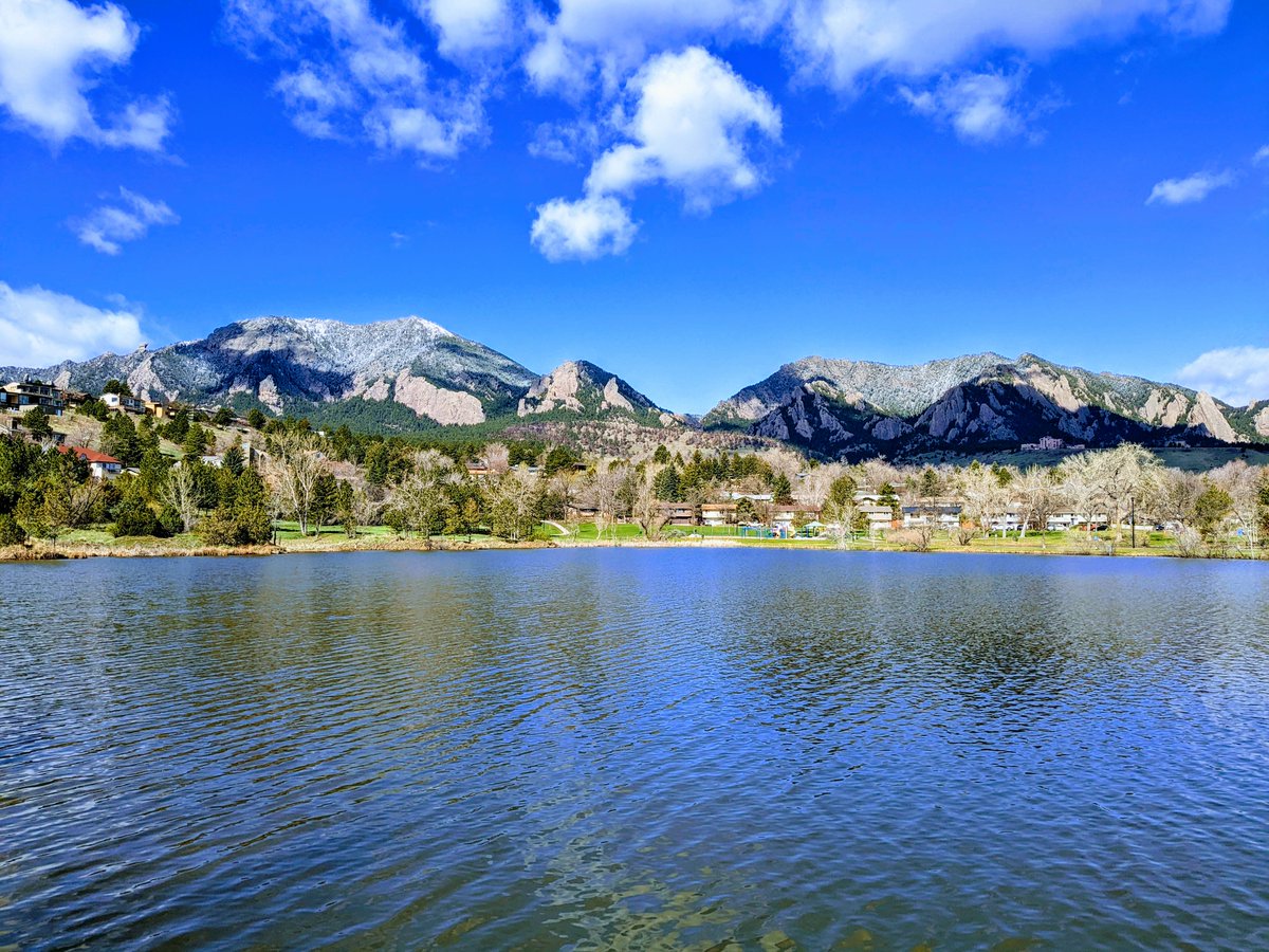 MartinKoenigsb2's tweet photo. Greetings from Boulder! My photo program did a number on some of my shots... #Boulder #BoulderStrong #VieleLake #FairviewHS #GoKnights #NotAlwaysMinisNBooks #HappySunday https://t.co/B3YPkQvCOP