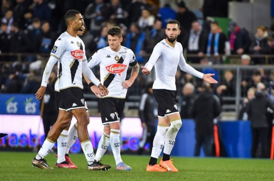 _TweetFoot_'s tweet photo. 🚨 Le SCO Angers est officiellement relégué en Ligue 2 !

😶 Quelle saison catastrophique. https://t.co/qOJQRcB9Pk