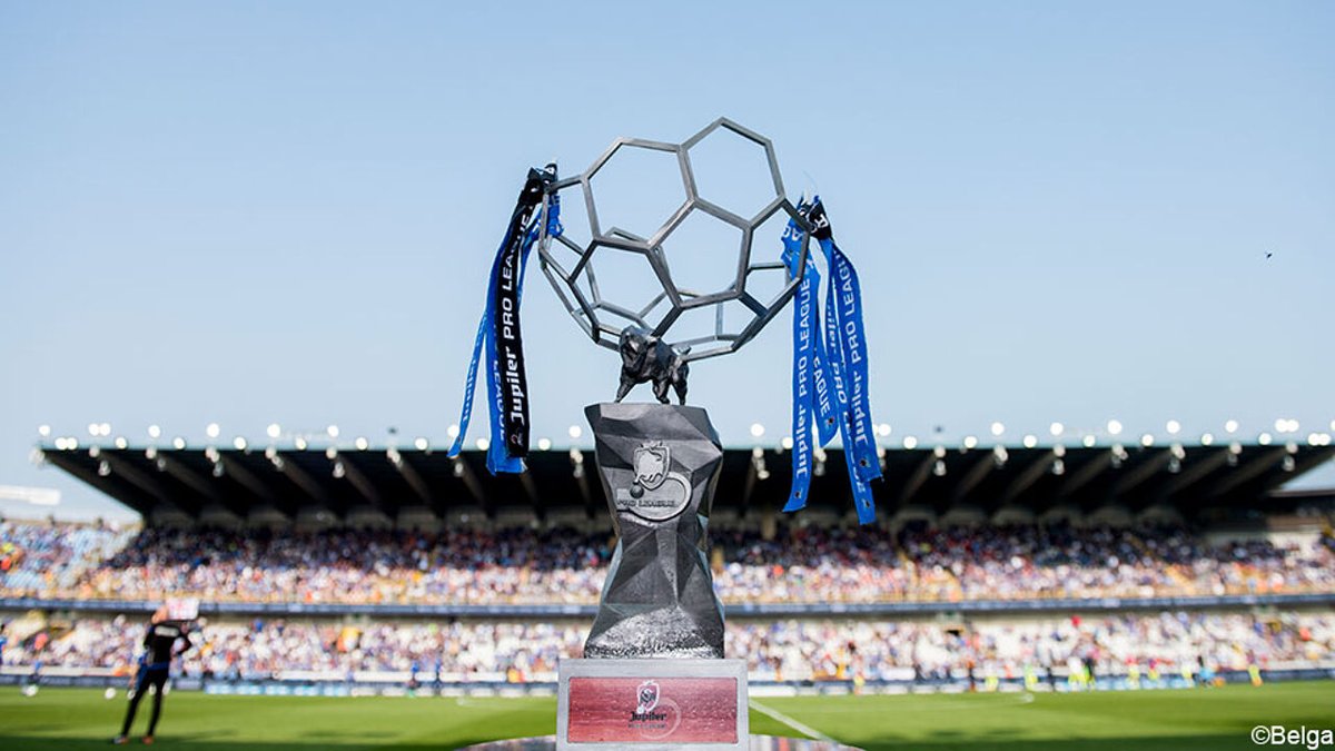 𝗧𝗵𝗿𝗲𝗮𝗱 | Qui sera Champion de Belgique ? 🏆🇧🇪

Le titre semble promis au trio de tête où seulement deux points séparent le 1er du 3e mais avec la division des points, le Club Brugge a aussi sa carte à jouer 🃏

Fav et RT si le Thread vous plaît
N'hésitez pas à follow 🐦